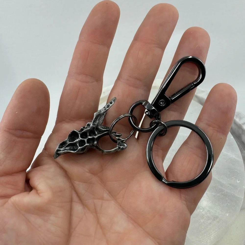 Black Dragon Skull Keychain - Picture 8 of 12